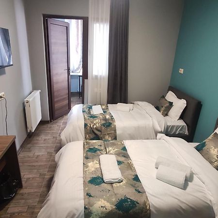 Tbilicity Hotel Тбилиси Екстериор снимка