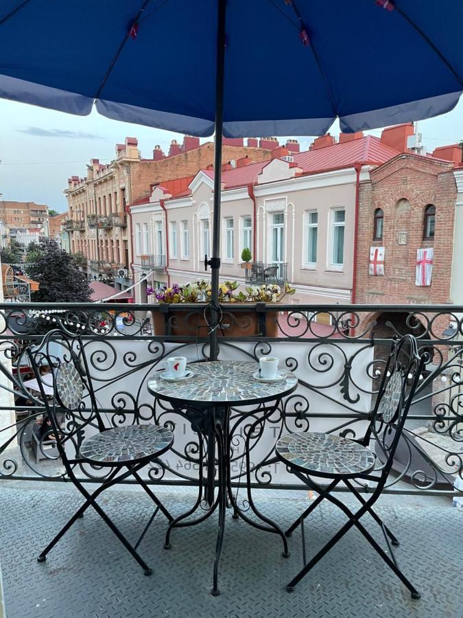 Tbilicity Hotel Тбилиси Екстериор снимка