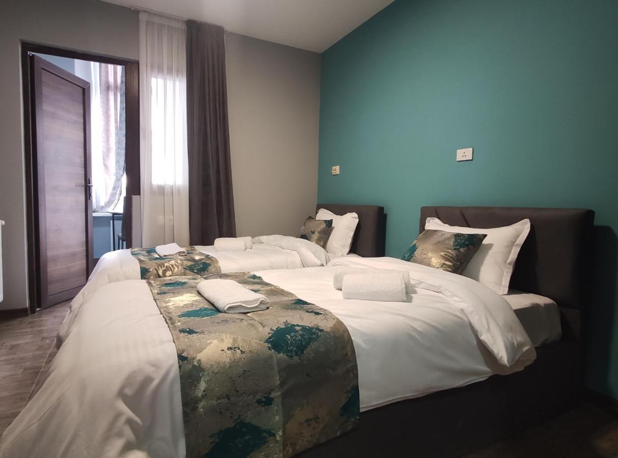 Tbilicity Hotel Тбилиси Екстериор снимка