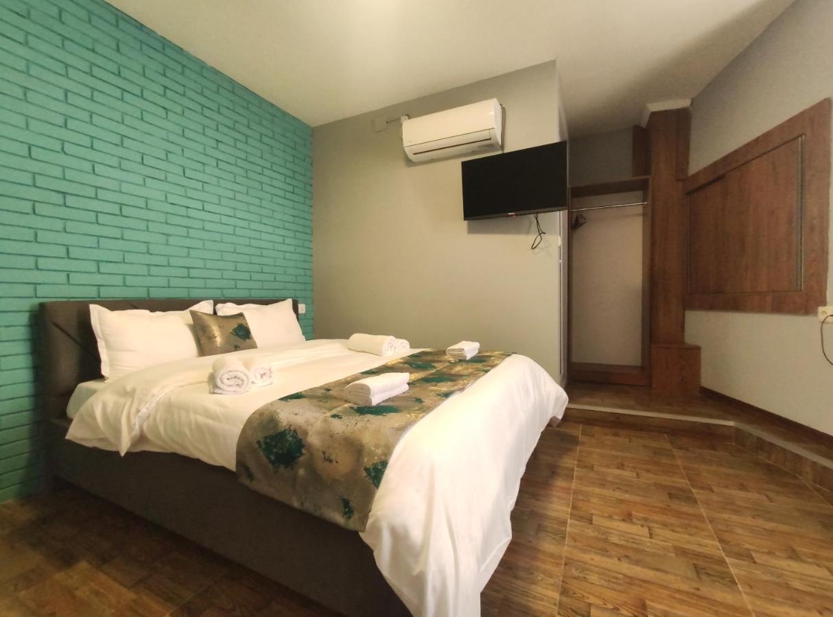 Tbilicity Hotel Тбилиси Екстериор снимка