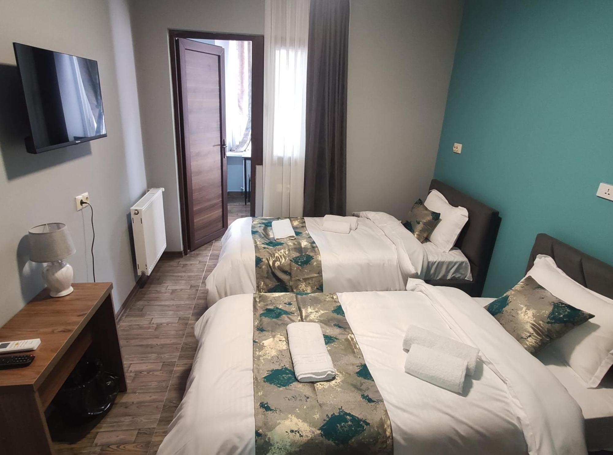 Tbilicity Hotel Тбилиси Екстериор снимка
