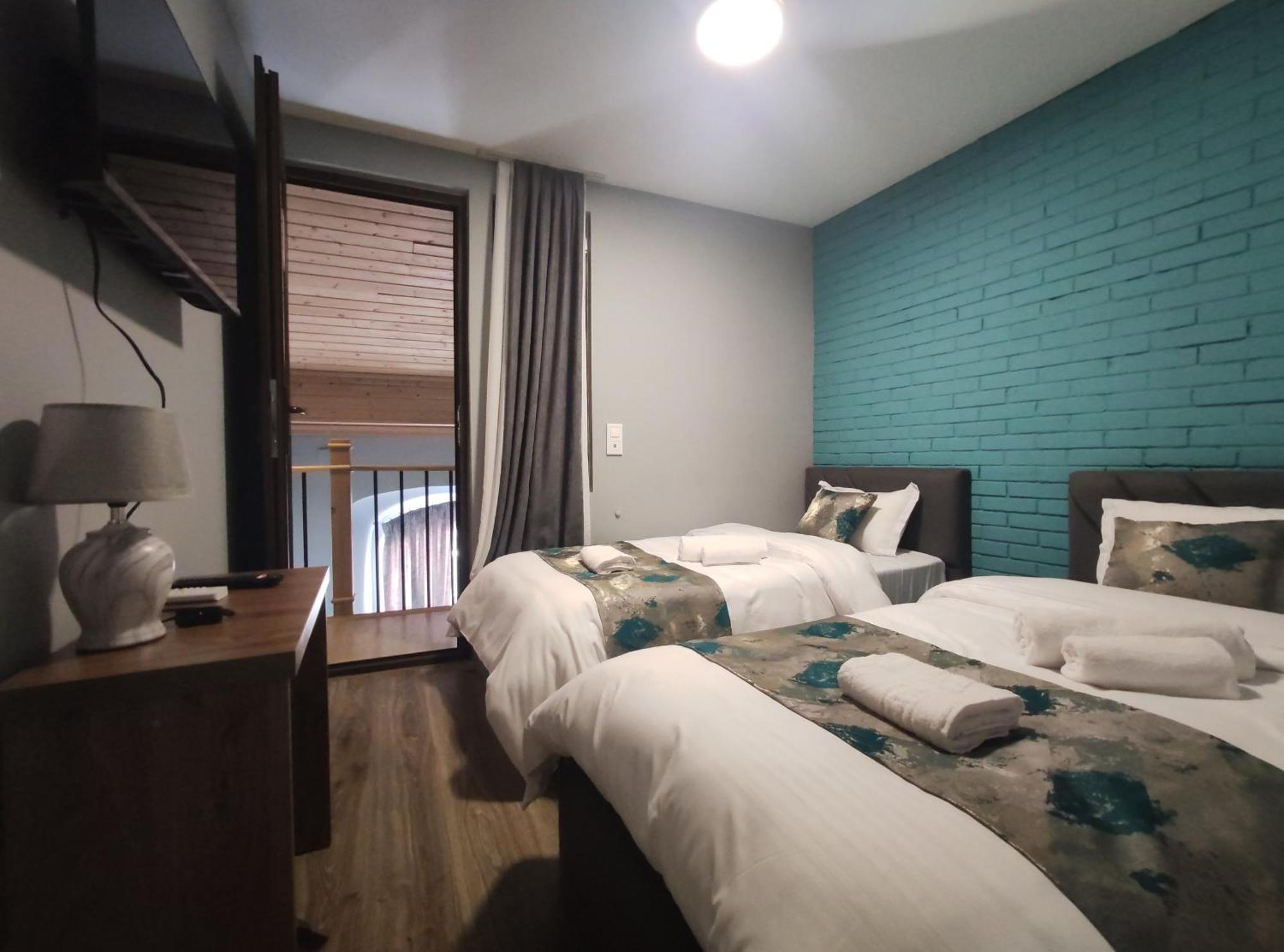 Tbilicity Hotel Тбилиси Екстериор снимка